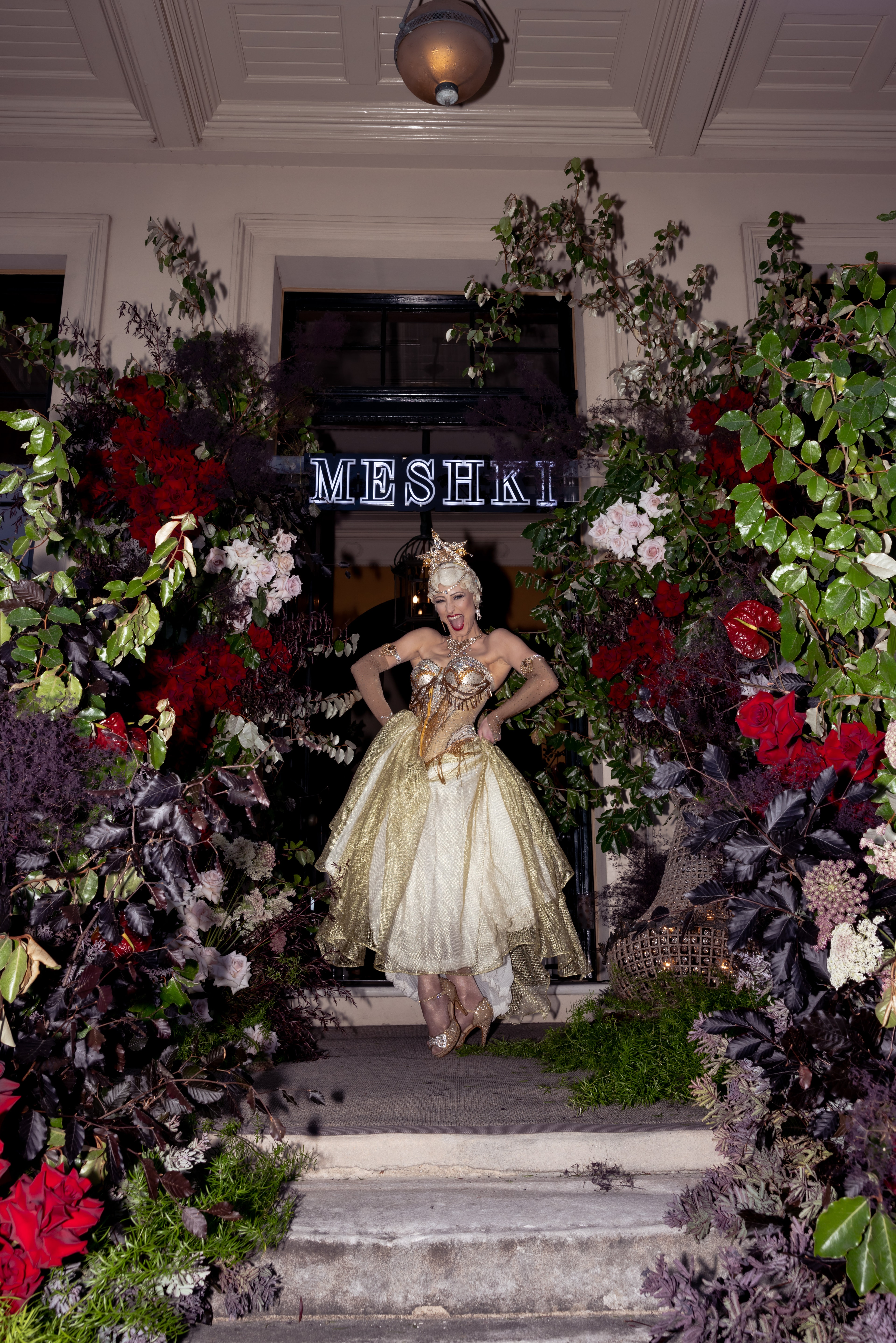 Creative chandelier styling at a luxury Sydney event — Chandeliers to Die For