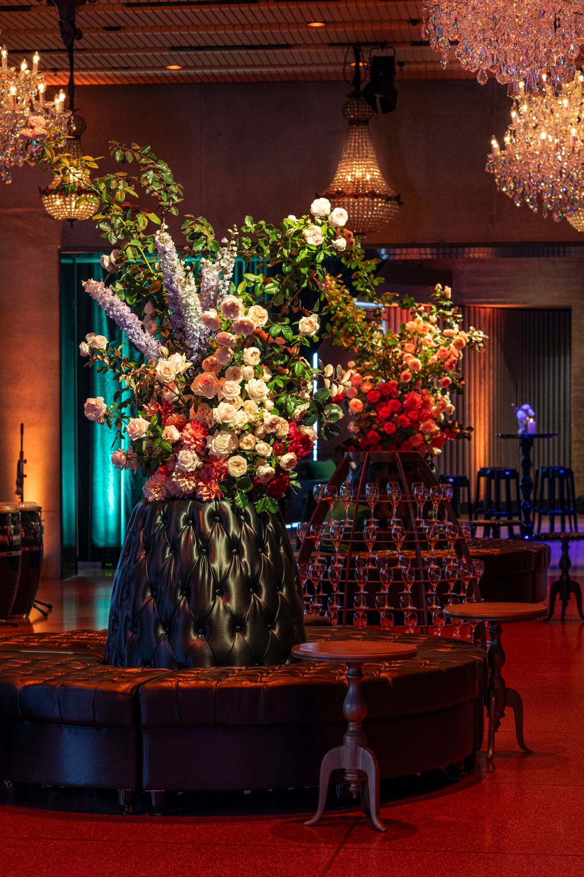 Grand Sydney wedding venue illuminated by crystal chandeliers — Chandeliers to Die For